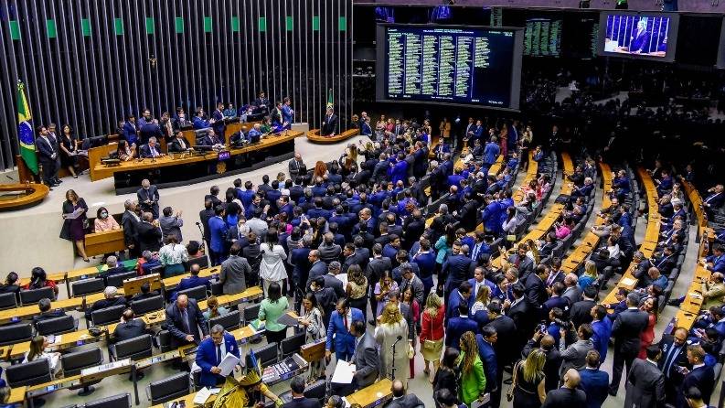 Após decisão do STF, Câmara decreta perda do mandato de quatro deputados do Amapá
