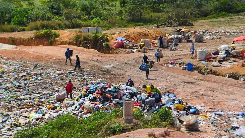 Coleta de lixo em Macapá está sendo normalizada, afirma secretário de Zeladoria Urbana