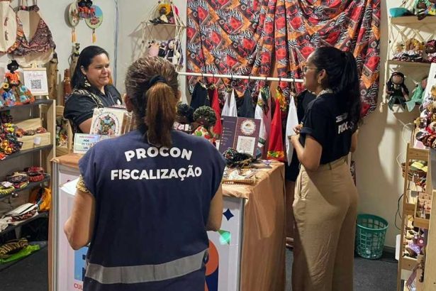 Procon orienta consumidores e empreendedores durante a 54ª Expofeira do Amapá