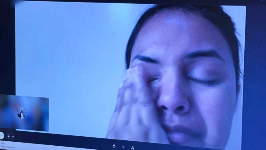 Motorista que atropelou colegas após discussão na faculdade chora e diz estar arrependida