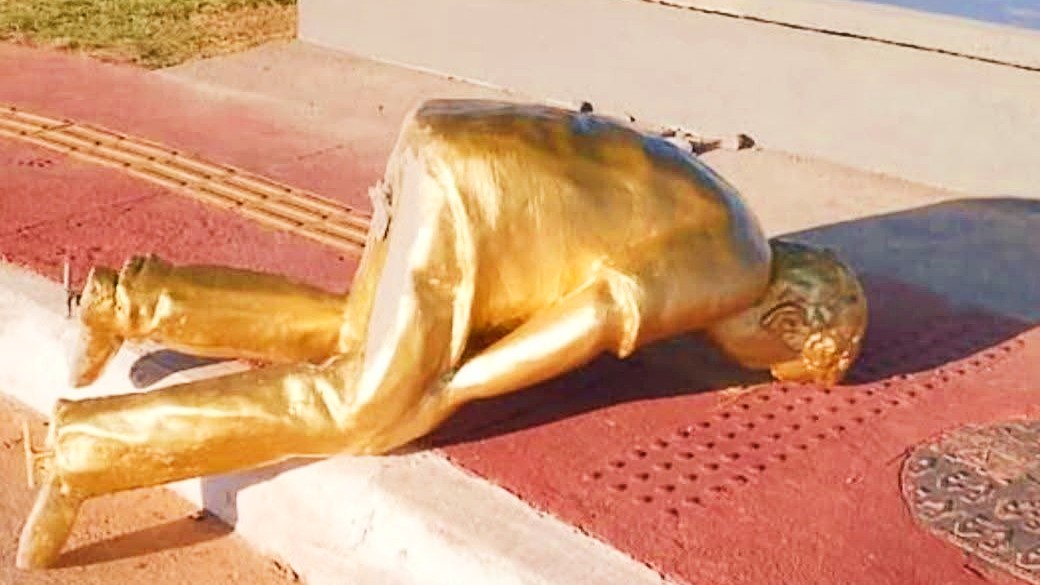 Menos de 24h após inauguração, estátua de "Maguila" é depredada na nova orla do Perpétuo Socorro