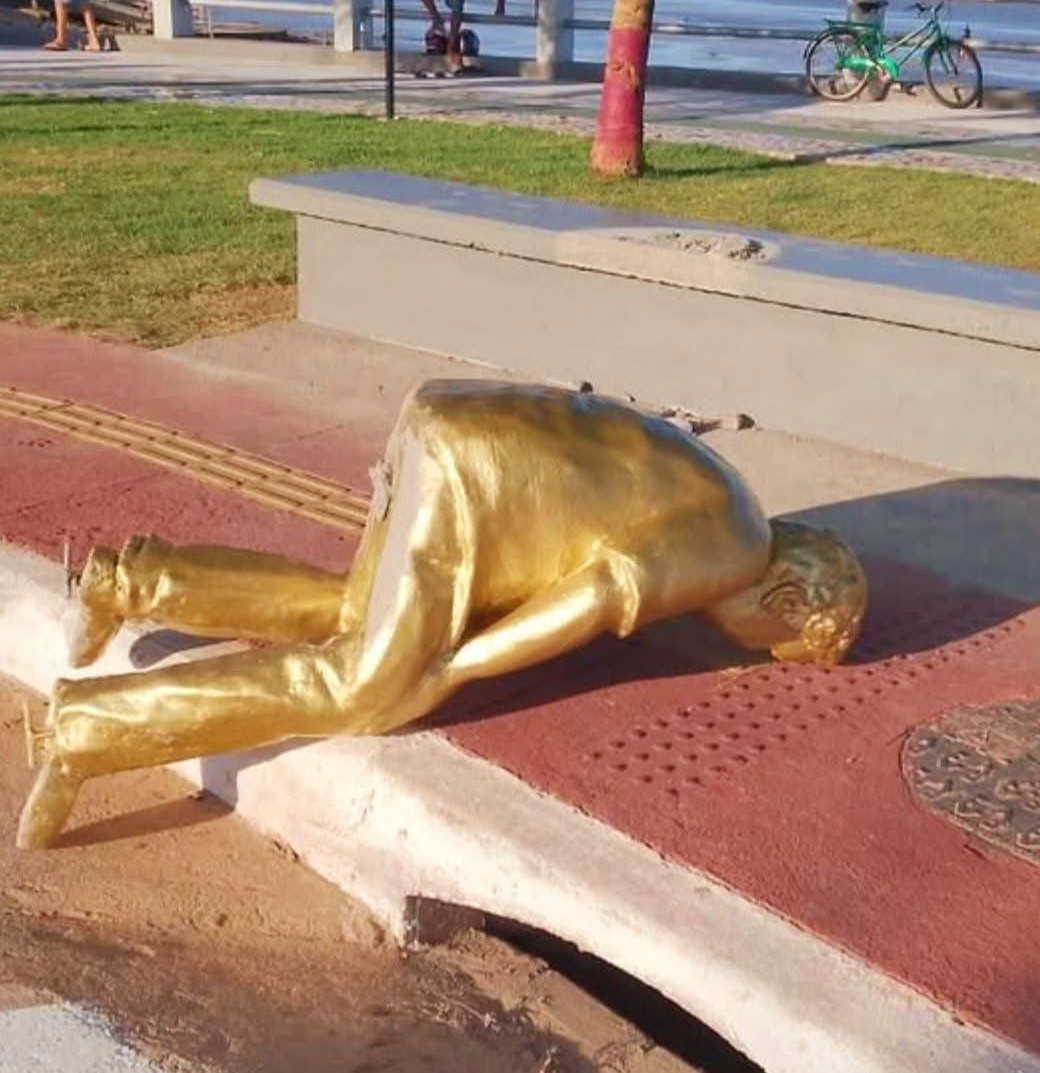 Menos de 24h após inauguração, estátua de "Maguila" é depredada na nova orla do Perpétuo Socorro