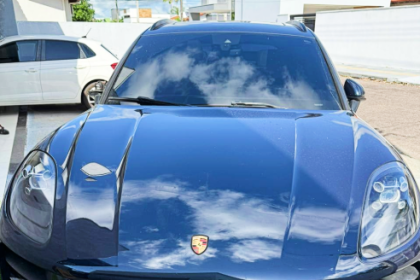 Porsche que atropelou trabalhadora na Duca Serra soma mais de R$ 11 mil em multas e circula sem licenciamento desde 2021