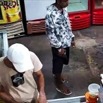 Ladrões assaltam mercantil, tomam cerveja e fogem como se nada tivesse acontecido