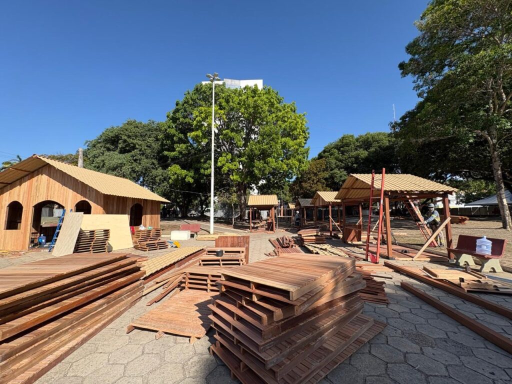 Grupo Equatorial transforma Praça da Bandeira em cidade natalina e acende iluminação especial com Natal Encantado em Macapá