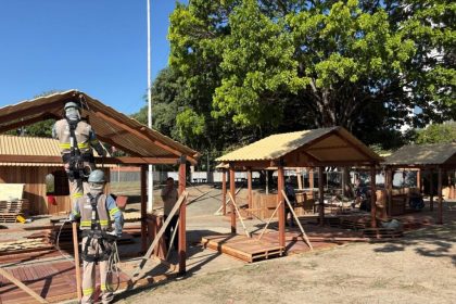 Grupo Equatorial transforma Praça da Bandeira em cidade natalina e acende iluminação especial com Natal Encantado em Macapá