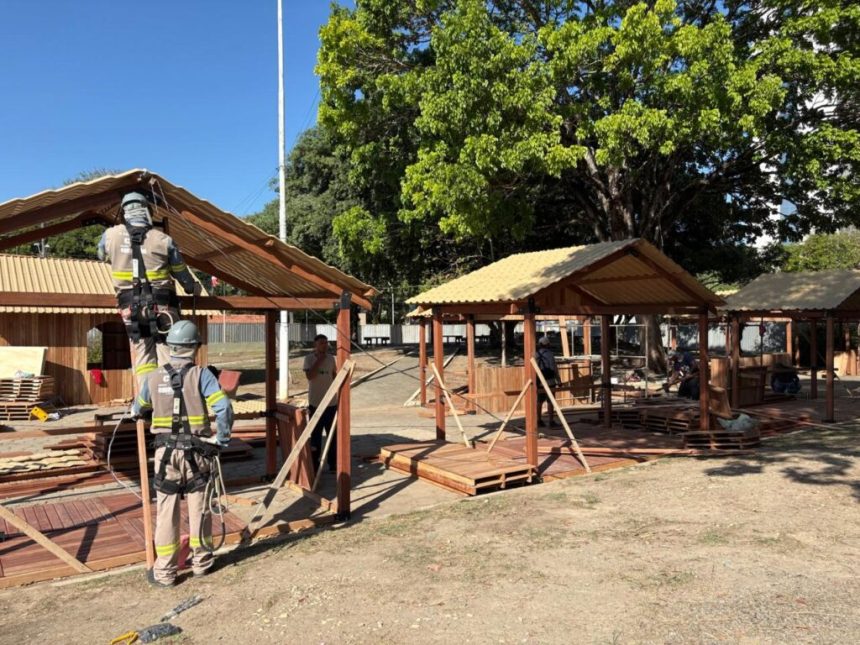 Grupo Equatorial transforma Praça da Bandeira em cidade natalina e acende iluminação especial com Natal Encantado em Macapá