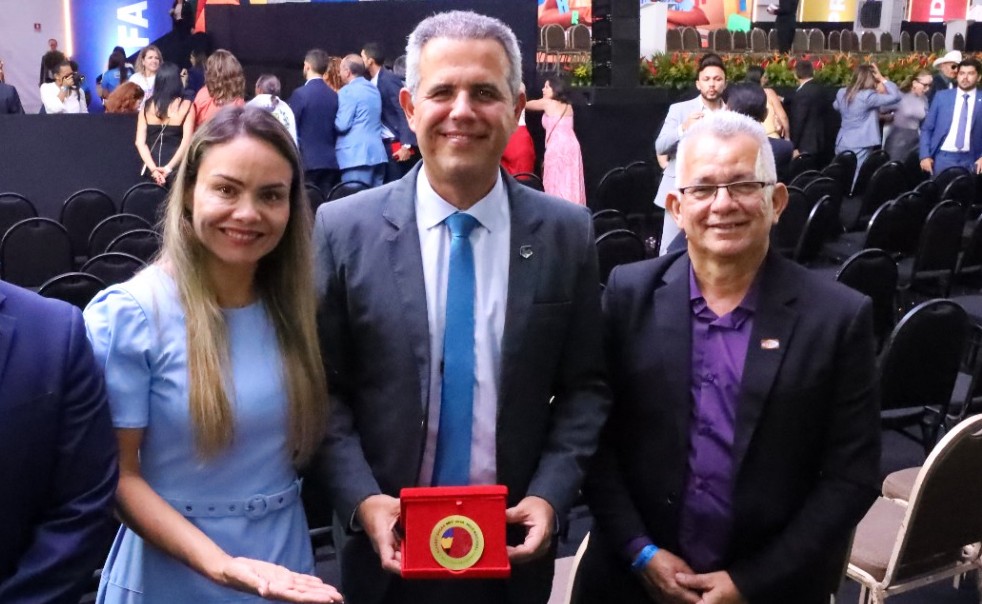 Tartarugalzinho recebe Selo Ouro do Governo Federal e prefeito Bruno Mineiro é premiado por Lula