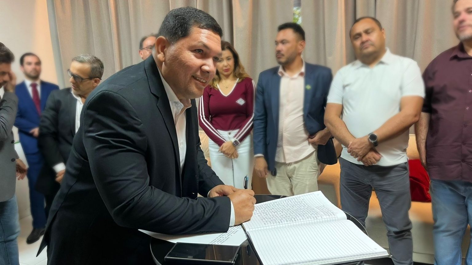 Reginaldo Faraó toma posse como vereador de Macapá