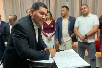 Reginaldo Faraó toma posse como vereador de Macapá