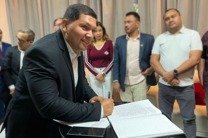 Reginaldo Faraó toma posse como vereador de Macapá