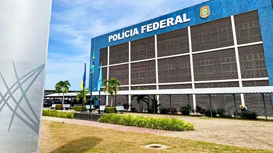 Carro apreendido pela PF vira sucata após mais de uma década esquecido em pátio de Macapá