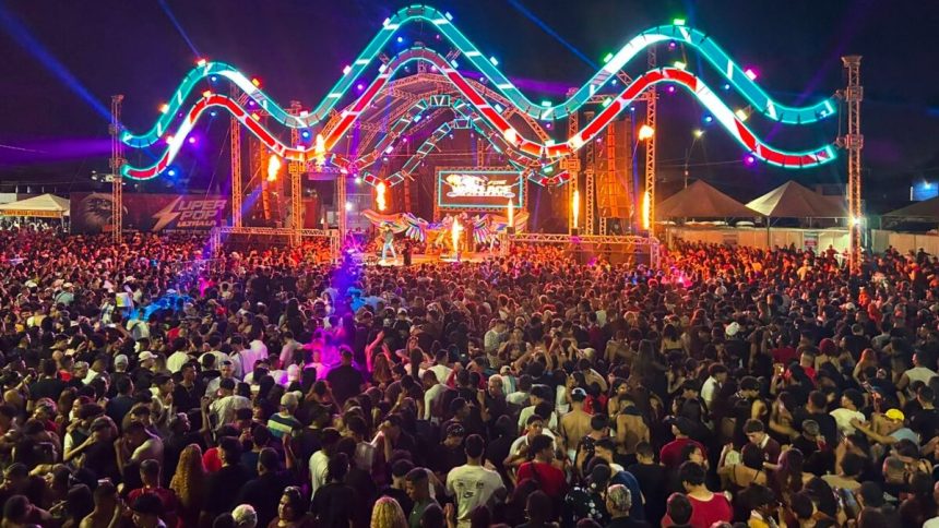 Festival "Rock Doido" leva multidão à Praça Jacy Barata Jucá durante o Macapá Verão 2026
