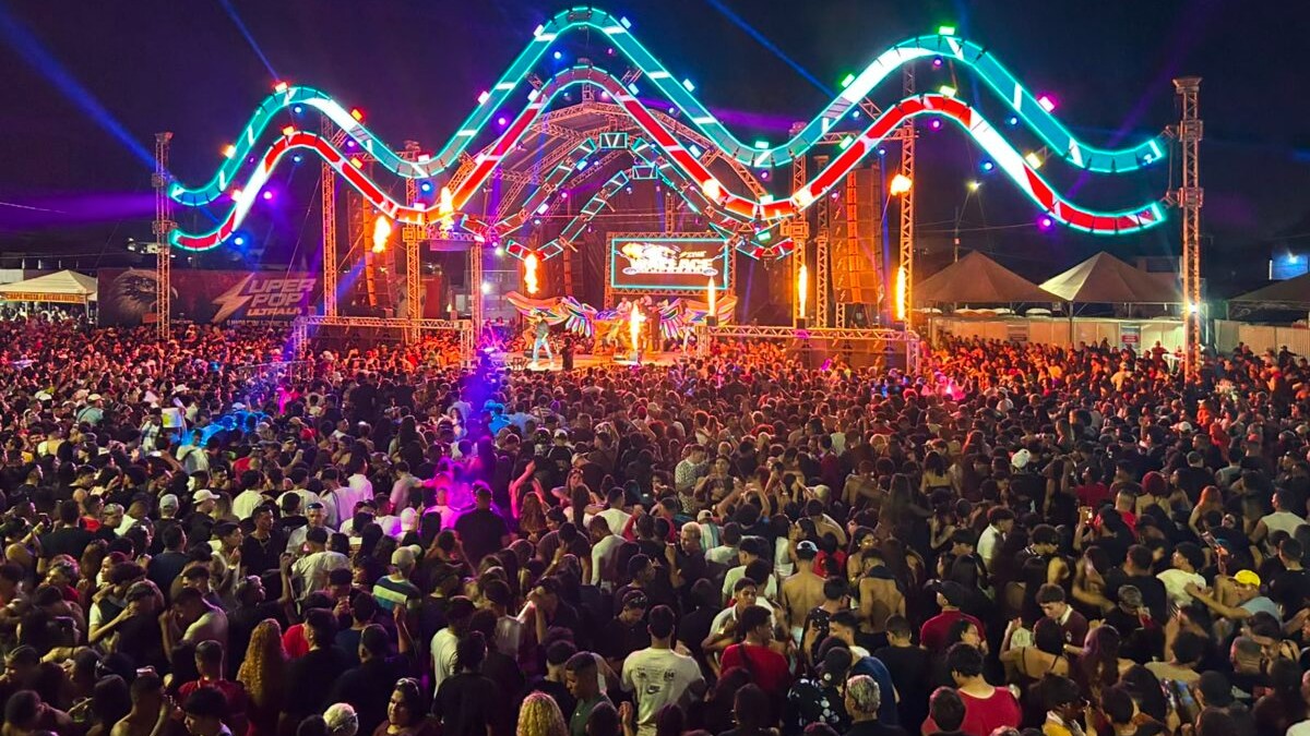 Festival "Rock Doido" leva multidão à Praça Jacy Barata Jucá durante o Macapá Verão 2026