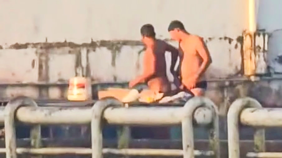 Vídeo: comerciantes acionam PM e polícia interrompe ato sexual entre dois homens na Beira Rio de Macapá