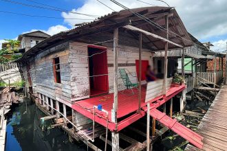 INSS nega beneficio a idosa que vive em área de ponte, advogados intervêm e justiça condena órgão a pagar salário mínimo por mês