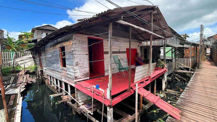 INSS nega beneficio a idosa que vive em área de ponte, advogados intervêm e justiça condena órgão a pagar salário mínimo por mês
