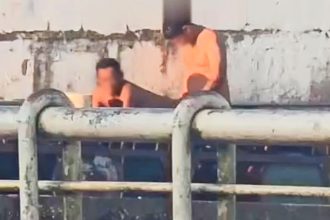 Vídeo: comerciantes acionam PM e polícia interrompe ato sexual entre dois homens na Beira Rio de Macapá