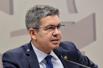 Randolfe comemora autorização do Ibama para perfuração de novos poços de petróleo no Amapá