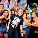 Randolfe Rodrigues é recebido com festa por moradores do Açucena e Vila dos Oliveiras
